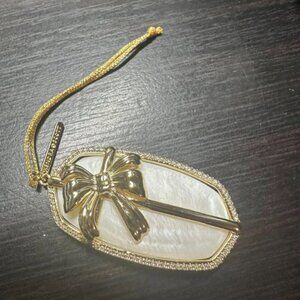 EEUC Kendra Scott Danielle Bow Ornament - Gold/Mother of Pearl